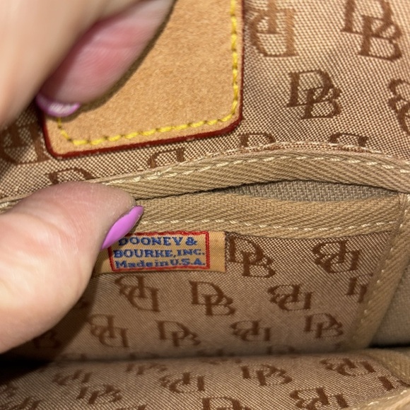 Dooney and Bourke logo double handle signature satchel with Crossbody strap. EUC - Picture 8 of 9